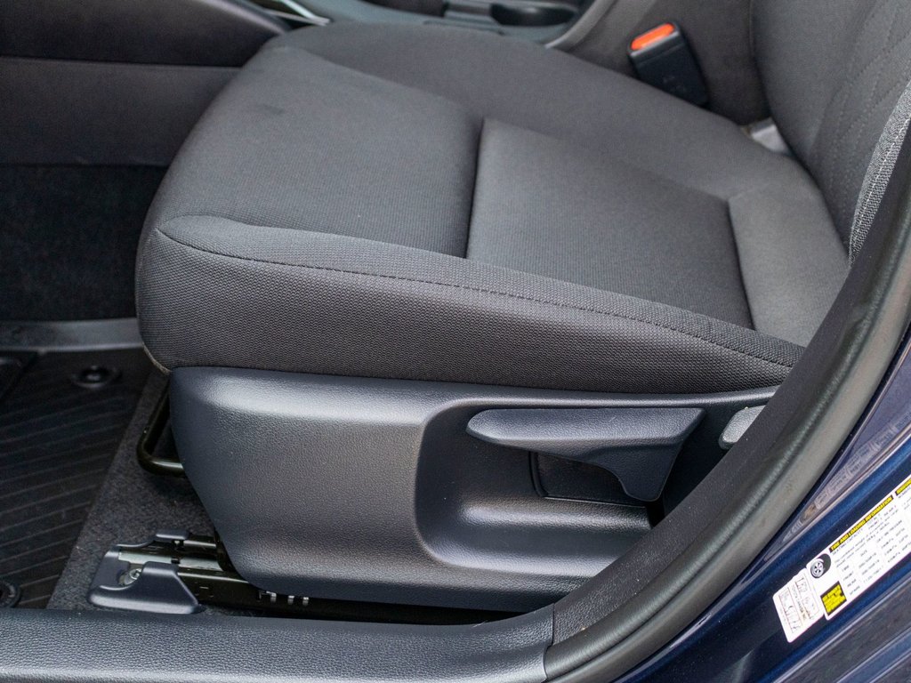 Toyota Corolla LE **JAMAIS ACCIDENTÉ+CAMÉRA+CARPLAY** 2026 à Charlemagne, Québec - 24 - w1024h768px