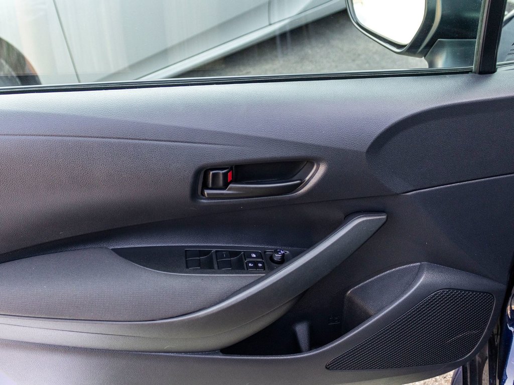 Toyota Corolla LE **JAMAIS ACCIDENTÉ+CAMÉRA+CARPLAY** 2026 à Charlemagne, Québec - 27 - w1024h768px