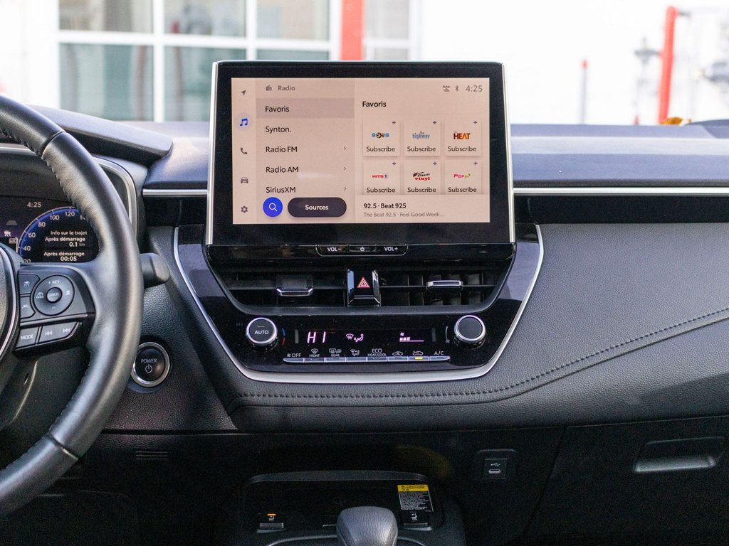 2026 Toyota COROLLA HYBRIDE XSE AWD **JAMAIS ACCIDENTÉ+CUIR+TOIT+CARPLAY+18PO* in Charlemagne, Quebec - 9 - w1024h768px