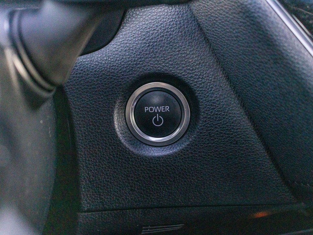 2026 Toyota COROLLA HYBRIDE XSE AWD **JAMAIS ACCIDENTÉ+CUIR+TOIT+CARPLAY+18PO* in Charlemagne, Quebec - 20 - w1024h768px