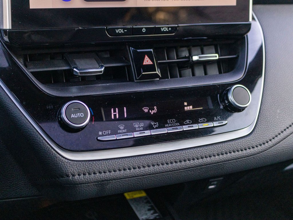 2026 Toyota COROLLA HYBRIDE XSE AWD **JAMAIS ACCIDENTÉ+CUIR+TOIT+CARPLAY+18PO* in Charlemagne, Quebec - 14 - w1024h768px