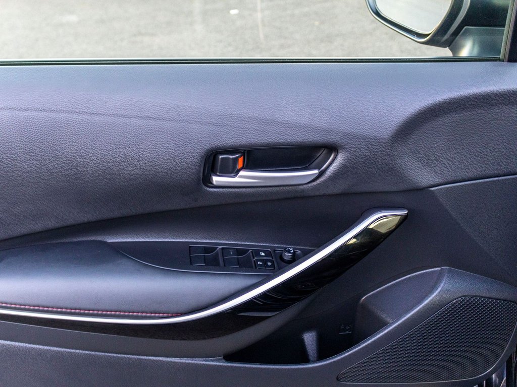 2026 Toyota COROLLA HYBRIDE XSE AWD **JAMAIS ACCIDENTÉ+CUIR+TOIT+CARPLAY+18PO* in Charlemagne, Quebec - 27 - w1024h768px