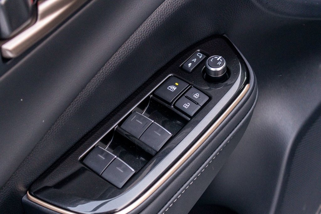 2025 Toyota Crown Signia Limited in Charlemagne, Quebec - 29 - w1024h768px