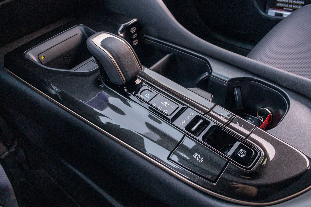 2025 Toyota Crown Signia Limited in Charlemagne, Quebec - 15 - w1024h768px