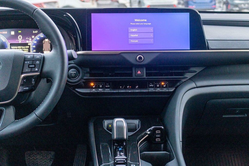 2025 Toyota Crown Signia Limited in Charlemagne, Quebec - 9 - w1024h768px