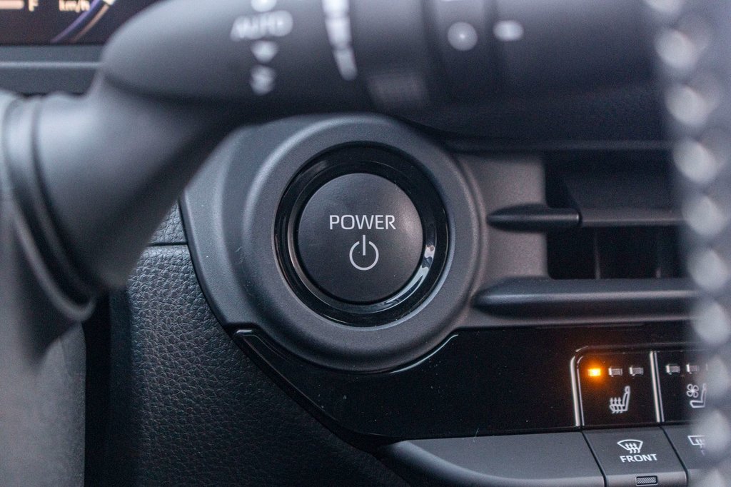 2025 Toyota Crown Signia Limited in Charlemagne, Quebec - 21 - w1024h768px