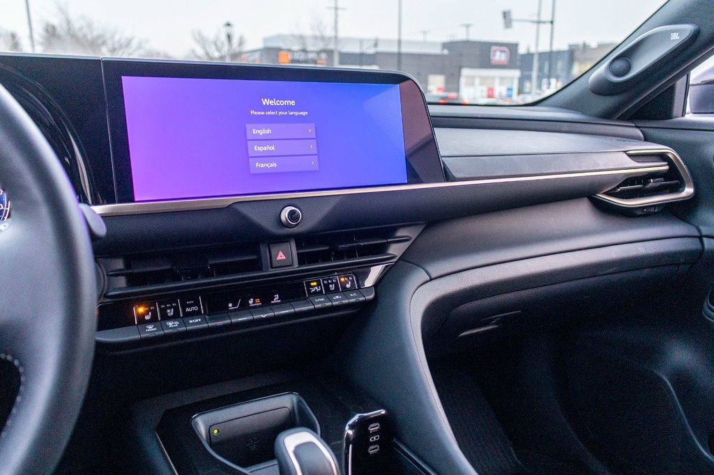 2025 Toyota Crown Signia Limited in Charlemagne, Quebec - 13 - w1024h768px