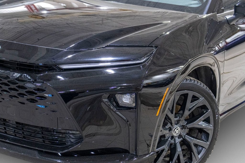 2025 Toyota Crown Signia Limited in Charlemagne, Quebec - 36 - w1024h768px