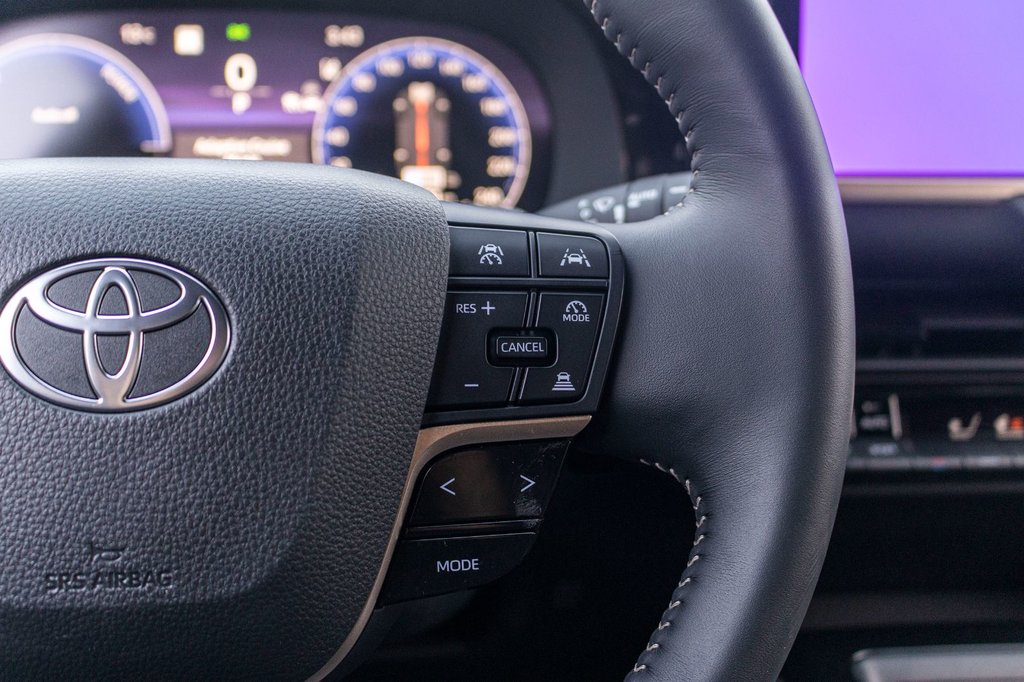 2025 Toyota Crown Signia Limited in Charlemagne, Quebec - 12 - w1024h768px