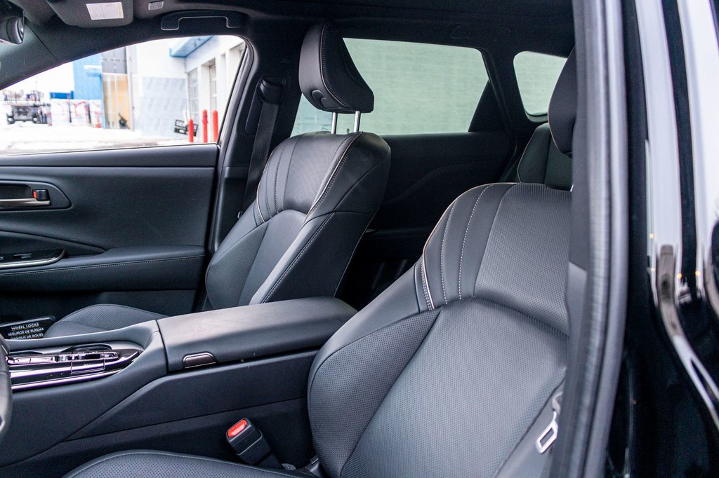 2025 Toyota Crown Signia Limited in Charlemagne, Quebec - 26 - w1024h768px