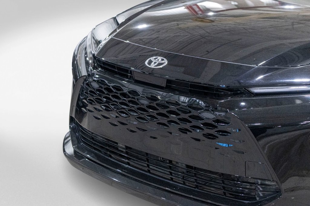 2025 Toyota Crown Signia Limited in Charlemagne, Quebec - 35 - w1024h768px