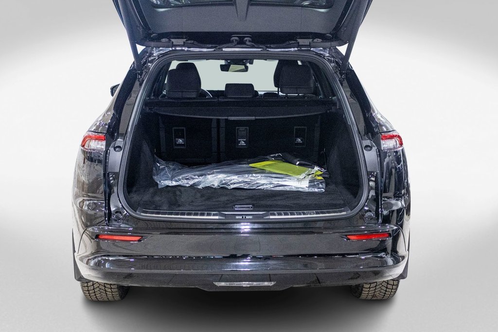 2025 Toyota Crown Signia Limited in Charlemagne, Quebec - 31 - w1024h768px