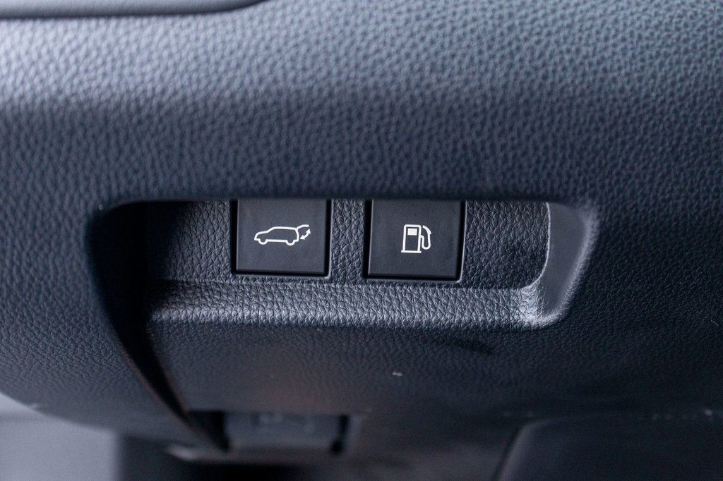 2025 Toyota Crown Signia Limited in Charlemagne, Quebec - 22 - w1024h768px