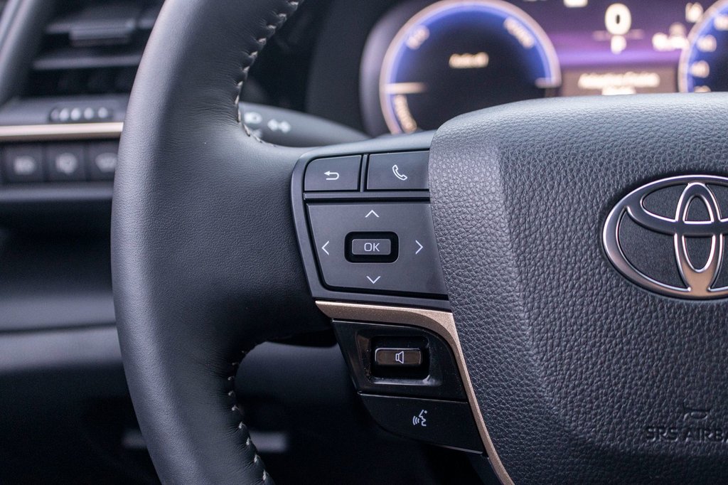 2025 Toyota Crown Signia Limited in Charlemagne, Quebec - 11 - w1024h768px