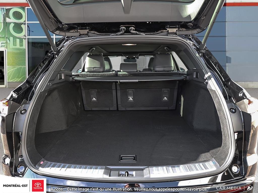 2025 Toyota Crown Signia Limited in Charlemagne, Quebec - 7 - w1024h768px