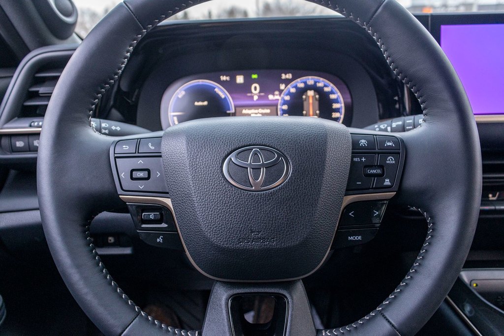 2025 Toyota Crown Signia Limited in Charlemagne, Quebec - 10 - w1024h768px