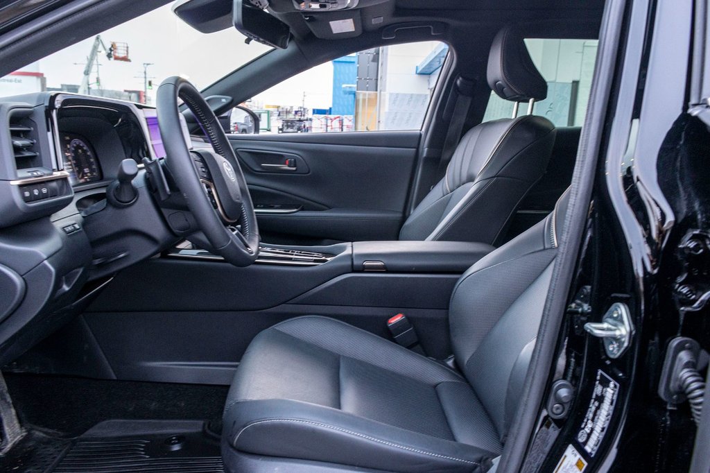 2025 Toyota Crown Signia Limited in Charlemagne, Quebec - 24 - w1024h768px