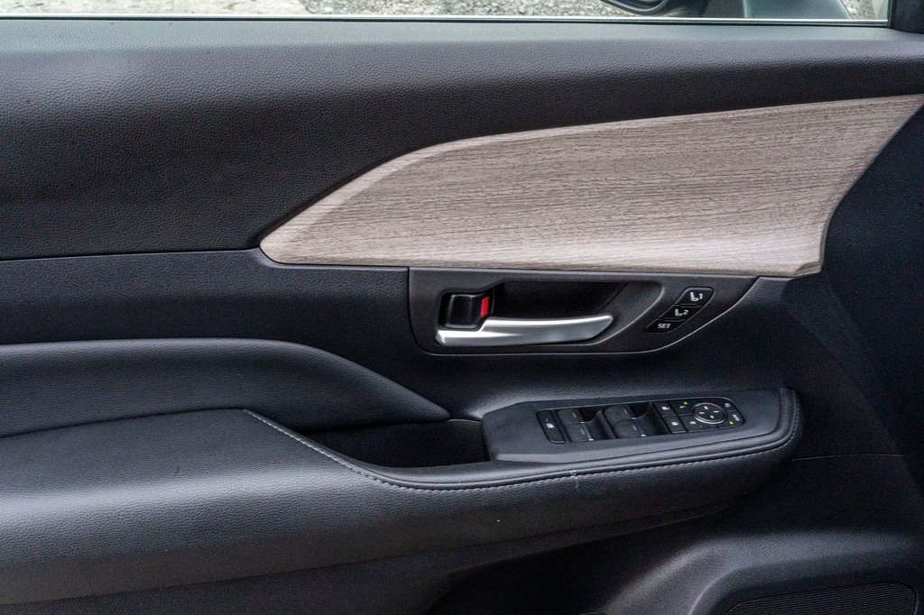 2024 Toyota GRAND HIGHLANDER HYBRIDE LIMITED **JAMAIS ACCIDENTÉ+CUIR+TOIT PANO+20PO** in Charlemagne, Quebec - 17 - w1024h768px