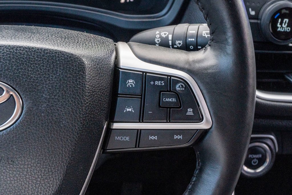 2024 Toyota GRAND HIGHLANDER HYBRIDE XLE **JAMAIS ACCIDENTÉ+CUIR+CARPLAY+CAMÉRA+MAG** in Charlemagne, Quebec - 11 - w1024h768px