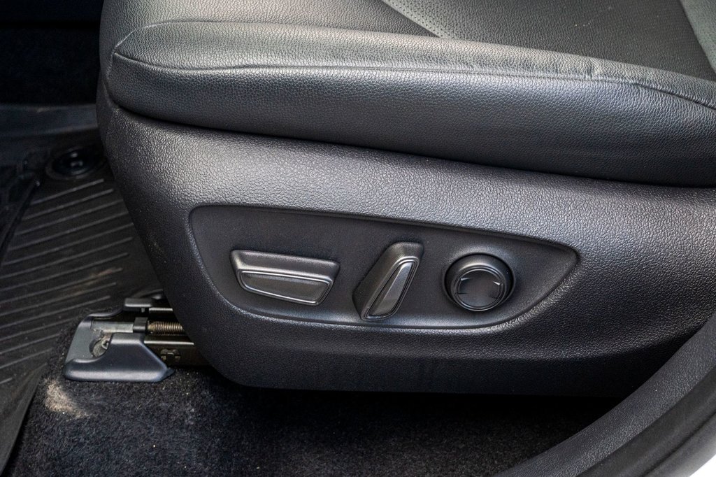 2024 Toyota GRAND HIGHLANDER HYBRIDE XLE **JAMAIS ACCIDENTÉ+CUIR+CARPLAY+CAMÉRA+MAG** in Charlemagne, Quebec - 19 - w1024h768px