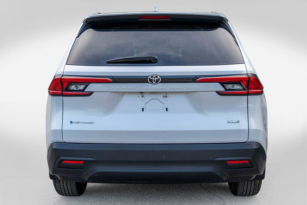 2024 Toyota GRAND HIGHLANDER HYBRIDE XLE **JAMAIS ACCIDENTÉ+CUIR+CARPLAY+CAMÉRA+MAG** in Charlemagne, Quebec - 5 - w1024h768px