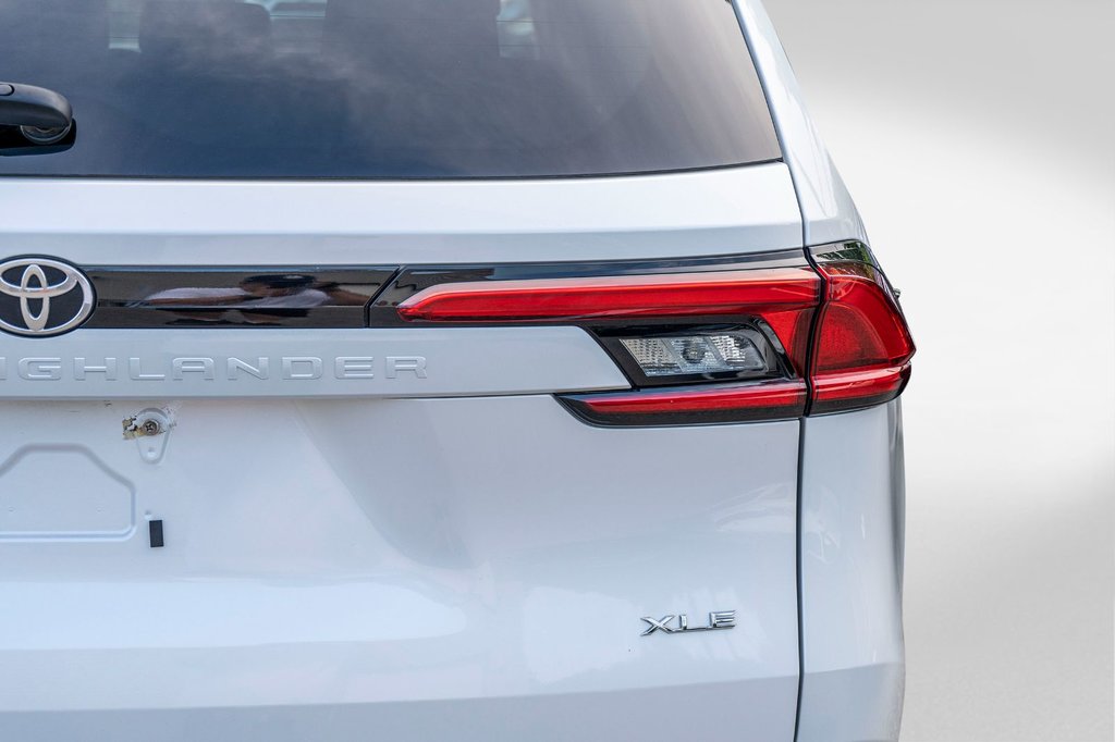 2024 Toyota GRAND HIGHLANDER HYBRIDE XLE **JAMAIS ACCIDENTÉ+CUIR+CARPLAY+CAMÉRA+MAG** in Charlemagne, Quebec - 24 - w1024h768px