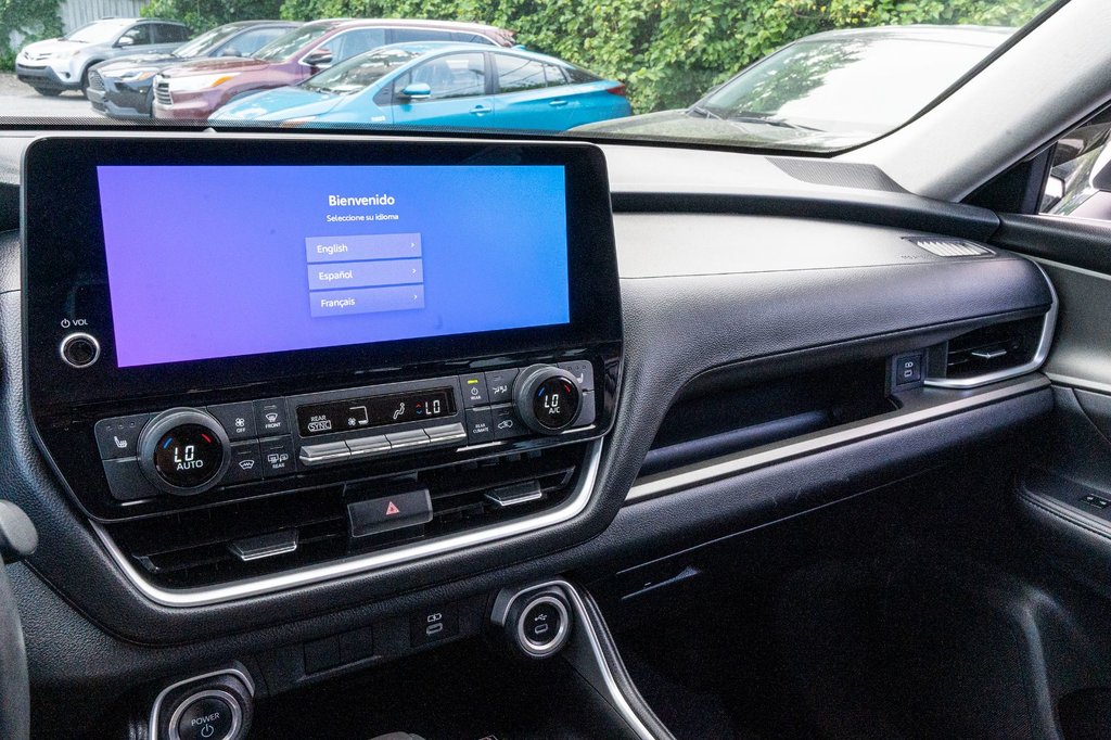 2024 Toyota GRAND HIGHLANDER HYBRIDE XLE **JAMAIS ACCIDENTÉ+CUIR+CARPLAY+CAMÉRA+MAG** in Charlemagne, Quebec - 12 - w1024h768px