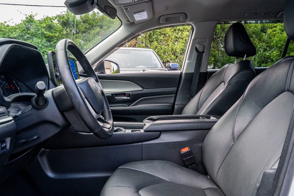 2024 Toyota GRAND HIGHLANDER HYBRIDE XLE **JAMAIS ACCIDENTÉ+CUIR+CARPLAY+CAMÉRA+MAG** in Charlemagne, Quebec - 18 - w1024h768px