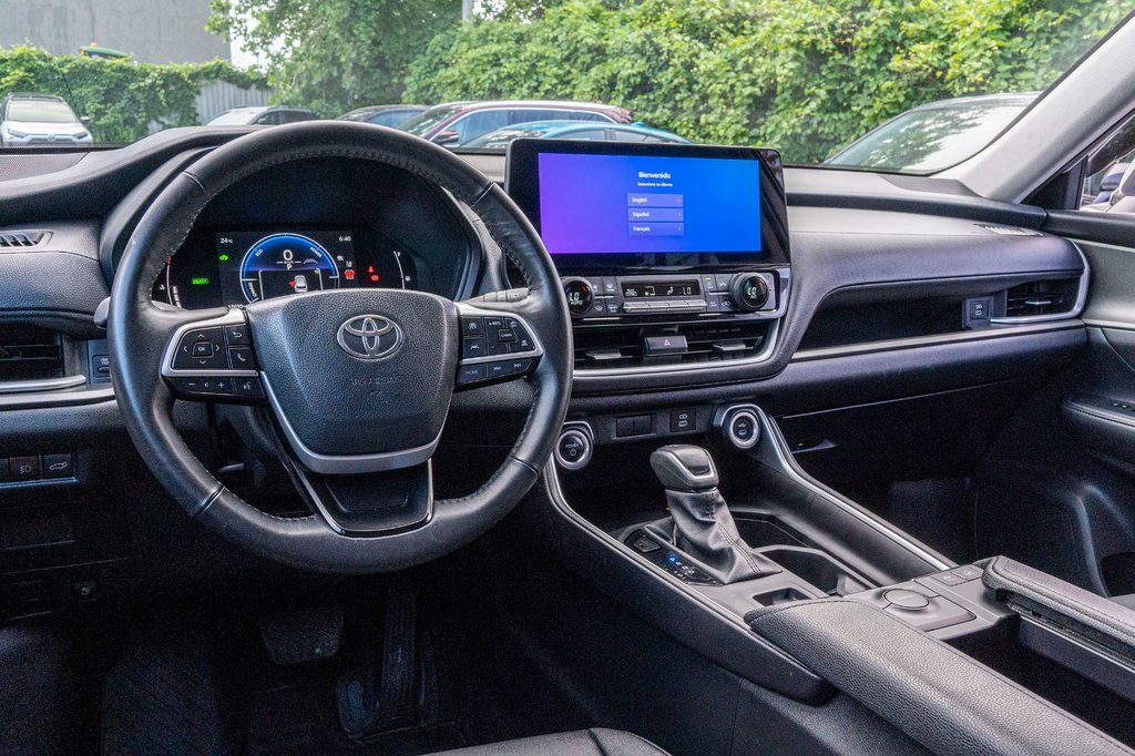 2024 Toyota GRAND HIGHLANDER HYBRIDE XLE **JAMAIS ACCIDENTÉ+CUIR+CARPLAY+CAMÉRA+MAG** in Charlemagne, Quebec - 6 - w1024h768px