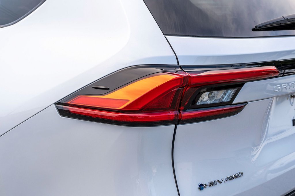 2024 Toyota GRAND HIGHLANDER HYBRIDE XLE **JAMAIS ACCIDENTÉ+CUIR+CARPLAY+CAMÉRA+MAG** in Charlemagne, Quebec - 26 - w1024h768px