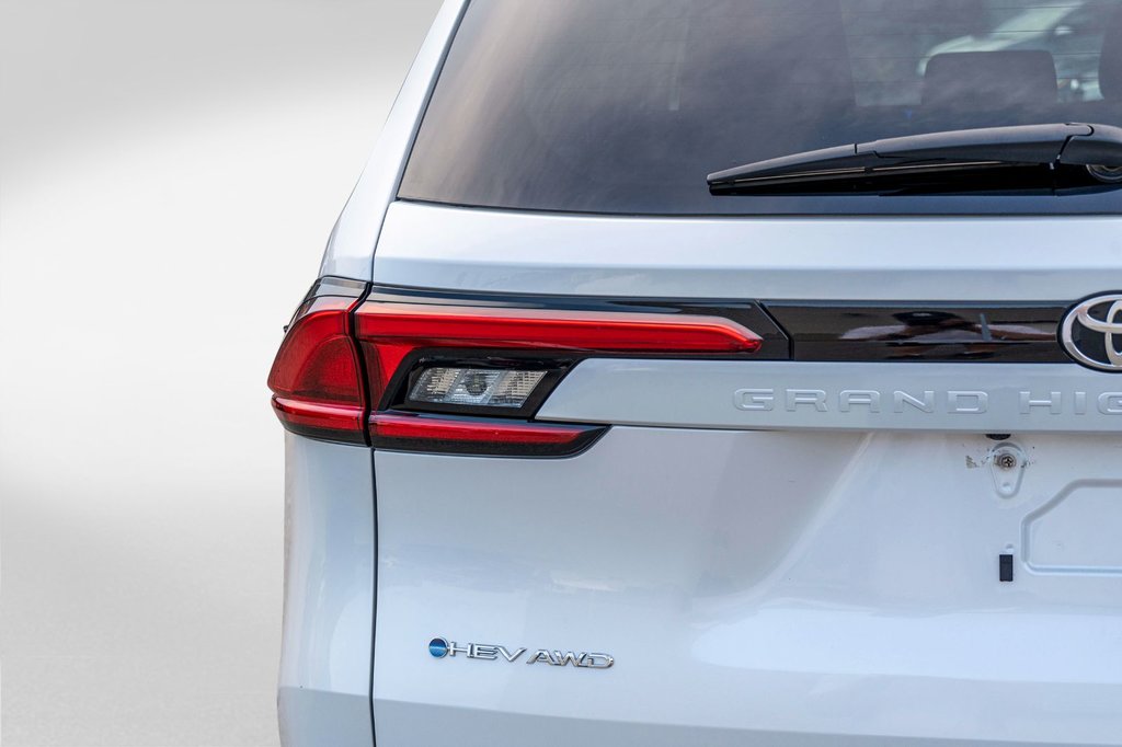 2024 Toyota GRAND HIGHLANDER HYBRIDE XLE **JAMAIS ACCIDENTÉ+CUIR+CARPLAY+CAMÉRA+MAG** in Charlemagne, Quebec - 23 - w1024h768px