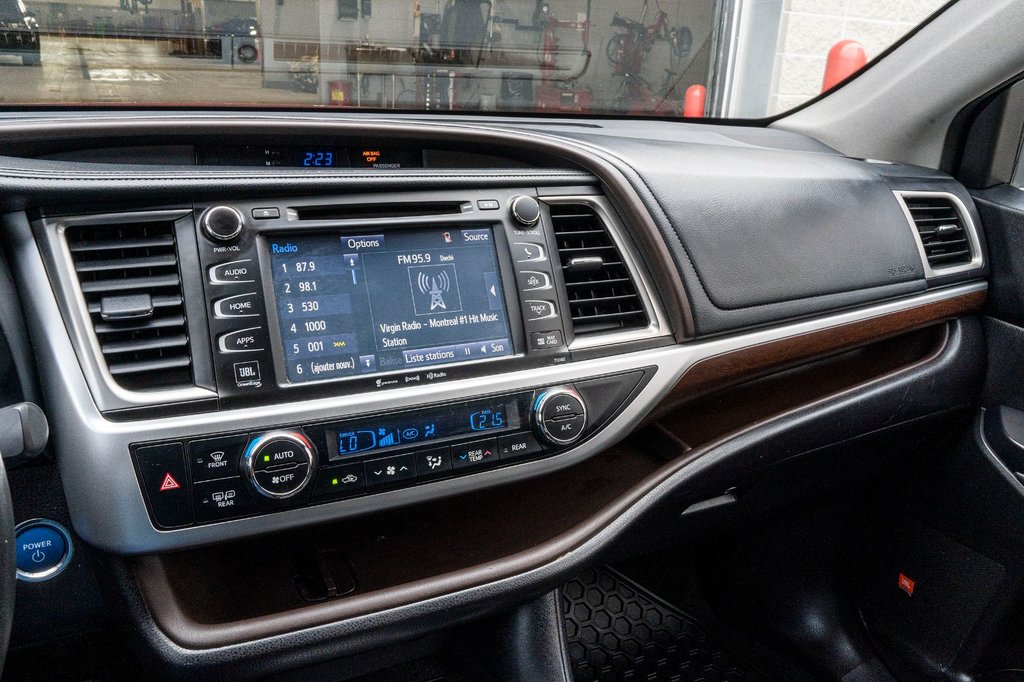 2016 Toyota Highlander Hybride LIMITED **JAMAIS ACCIDENTÉ+CUIR+TOIT in Charlemagne, Quebec - 12 - w1024h768px