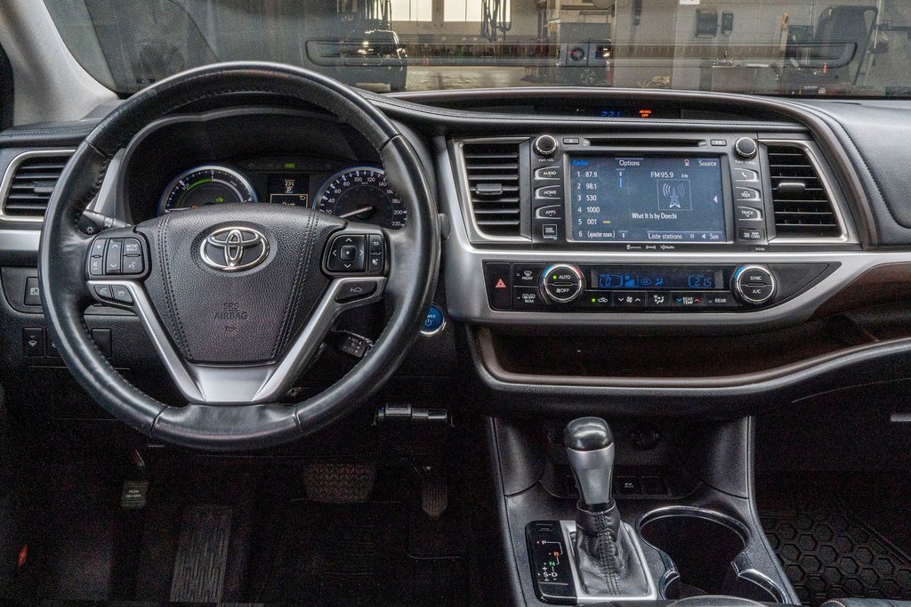 2016 Toyota Highlander Hybride LIMITED **JAMAIS ACCIDENTÉ+CUIR+TOIT in Charlemagne, Quebec - 7 - w1024h768px