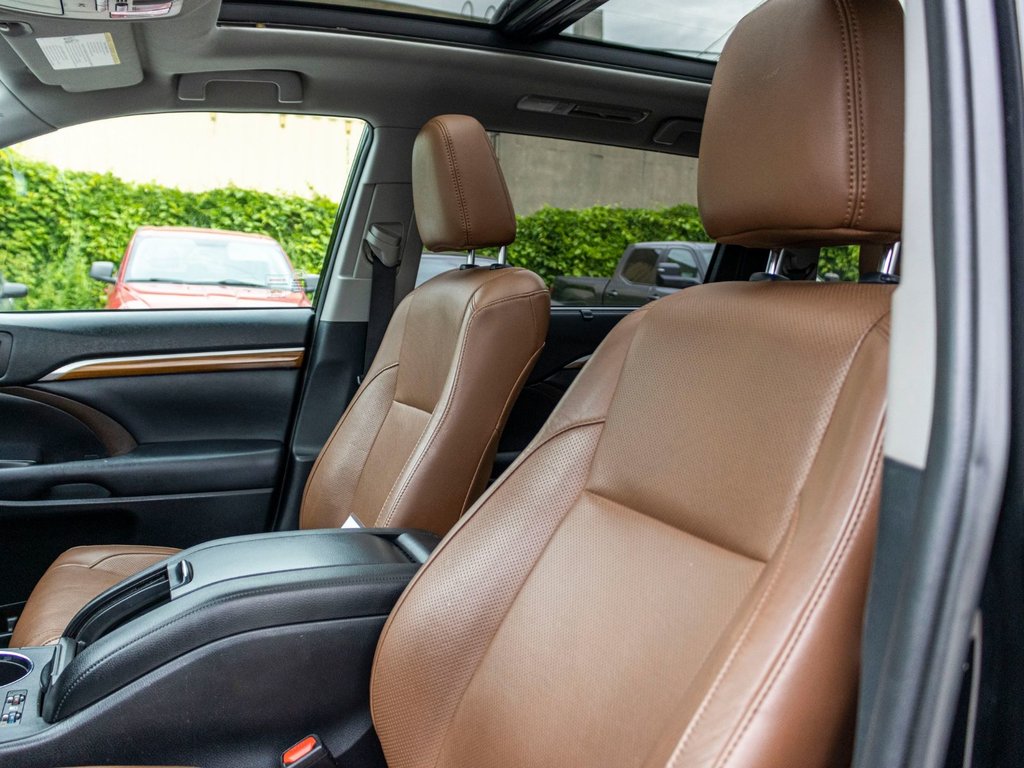 2019 Toyota Highlander Limited**JAMAIS ACCIDENTÉ + TOIT PANORAMIQUE + JBL in Charlemagne, Quebec - 27 - w1024h768px