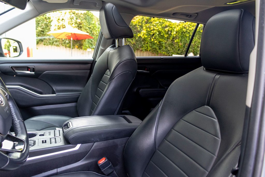 2020 Toyota Highlander XLE in Charlemagne, Quebec - 28 - w1024h768px