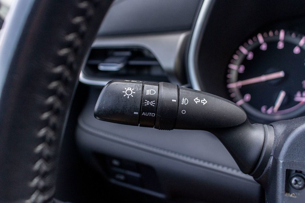 2020 Toyota Highlander XLE in Charlemagne, Quebec - 21 - w1024h768px