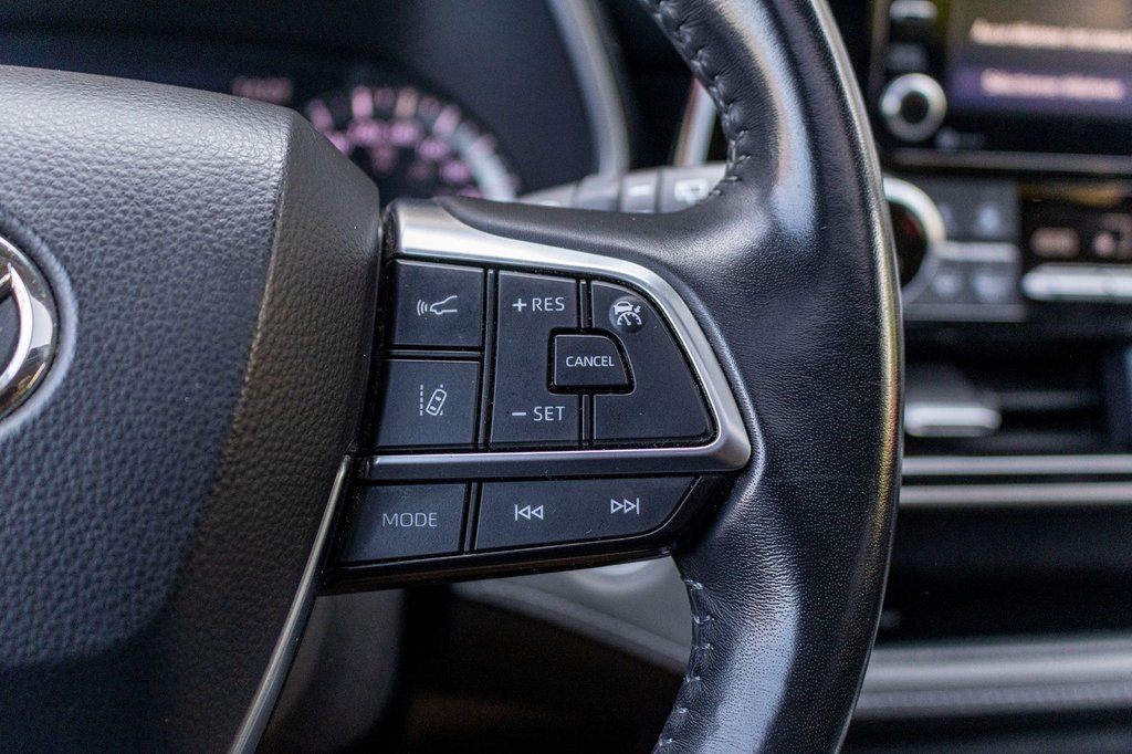 2020 Toyota Highlander XLE in Charlemagne, Quebec - 12 - w1024h768px