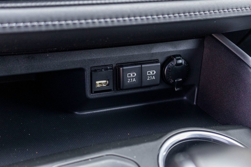 2020 Toyota Highlander XLE in Charlemagne, Quebec - 24 - w1024h768px
