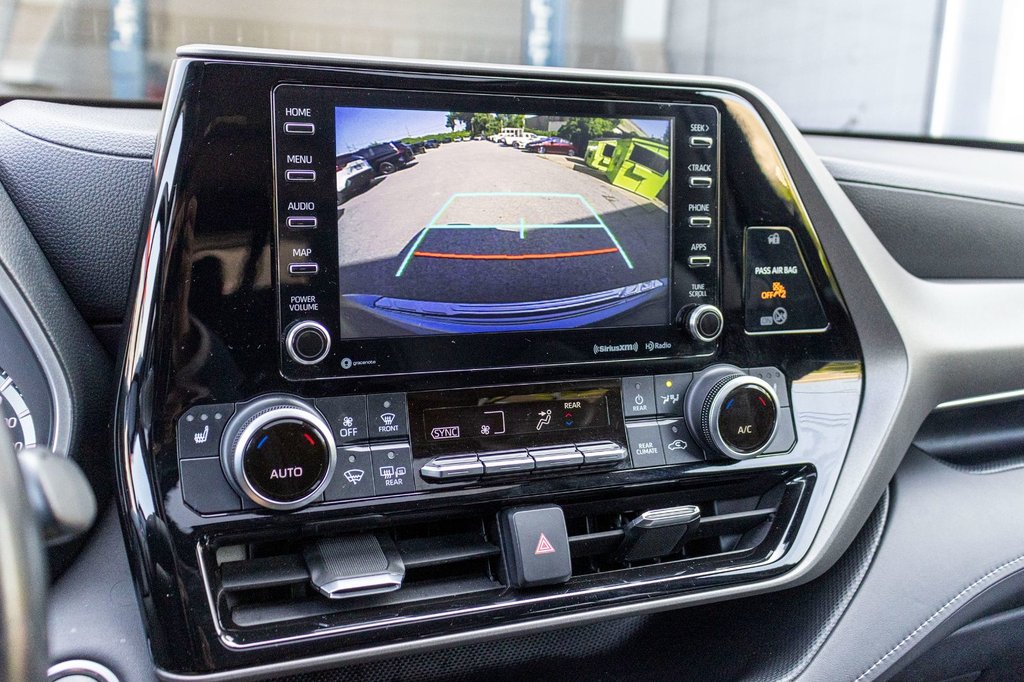 2020 Toyota Highlander XLE in Charlemagne, Quebec - 17 - w1024h768px