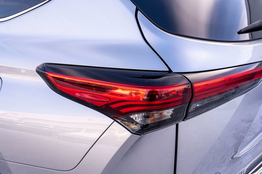 2020 Toyota Highlander Hybride LE **JAMAIS ACCIDENTÉ+CAMÉRA+8 PASSAGERS** in Charlemagne, Quebec - 27 - w1024h768px