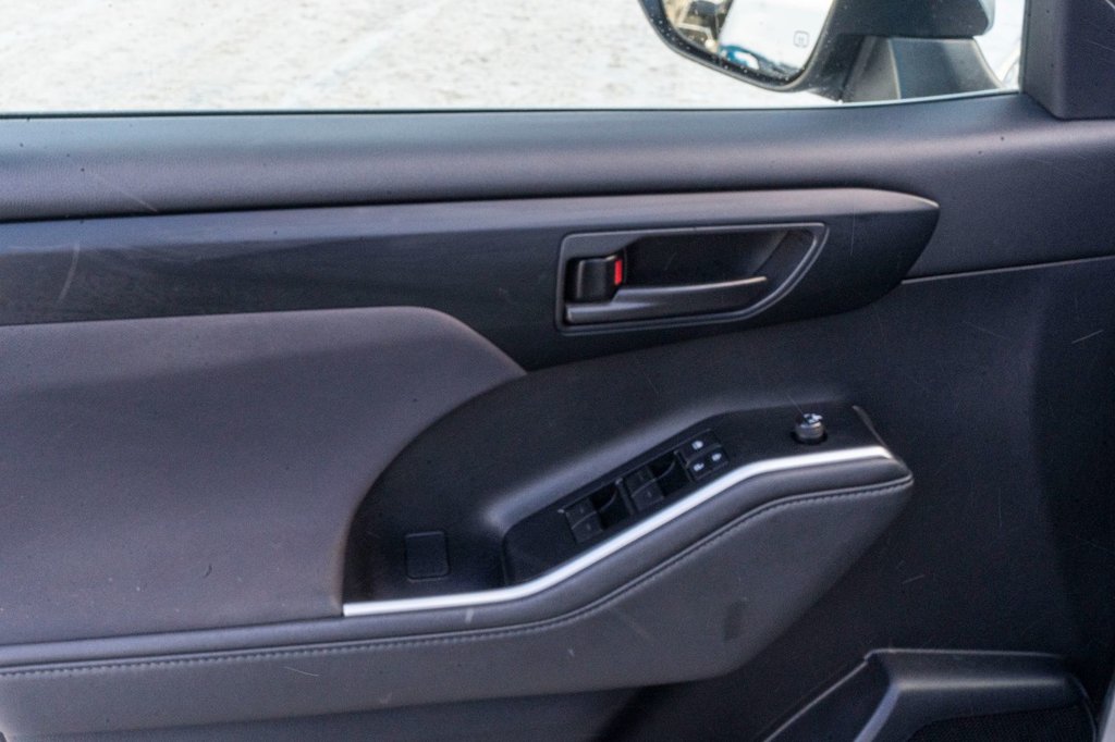 2020 Toyota Highlander Hybride LE **JAMAIS ACCIDENTÉ+CAMÉRA+8 PASSAGERS** in Charlemagne, Quebec - 21 - w1024h768px