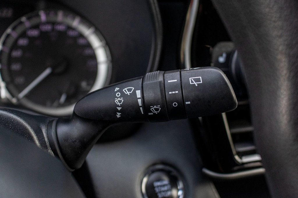 2023 Toyota Highlander LE AWD **8 PASSAGERS+SIÈGES CHAUFFANTS+MAG+CAMÉRA* in Charlemagne, Quebec - 22 - w1024h768px