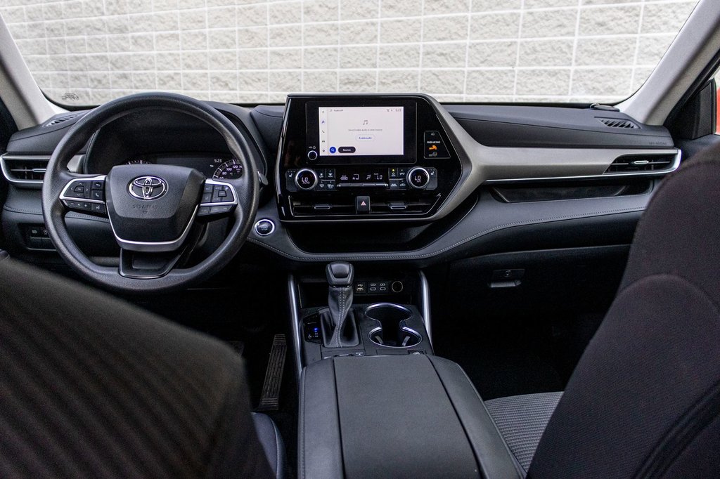 2023 Toyota Highlander LE AWD **8 PASSAGERS+SIÈGES CHAUFFANTS+MAG+CAMÉRA* in Charlemagne, Quebec - 25 - w1024h768px
