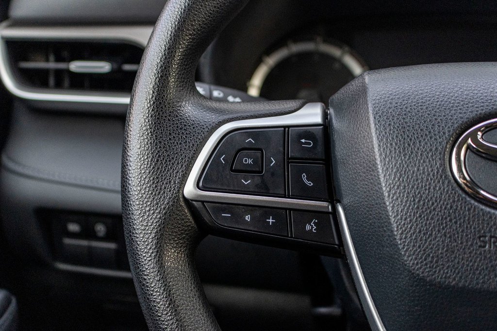 2023 Toyota Highlander LE AWD **8 PASSAGERS+SIÈGES CHAUFFANTS+MAG+CAMÉRA* in Charlemagne, Quebec - 11 - w1024h768px