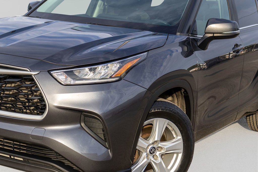 2023 Toyota Highlander LE AWD **8 PASSAGERS+SIÈGES CHAUFFANTS+MAG+CAMÉRA* in Charlemagne, Quebec - 37 - w1024h768px