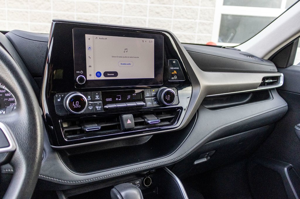 2023 Toyota Highlander LE AWD **8 PASSAGERS+SIÈGES CHAUFFANTS+MAG+CAMÉRA* in Charlemagne, Quebec - 13 - w1024h768px