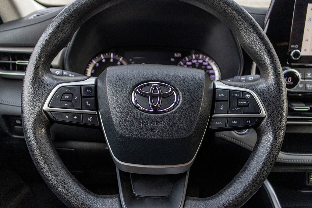 2023 Toyota Highlander LE AWD **8 PASSAGERS+SIÈGES CHAUFFANTS+MAG+CAMÉRA* in Charlemagne, Quebec - 10 - w1024h768px