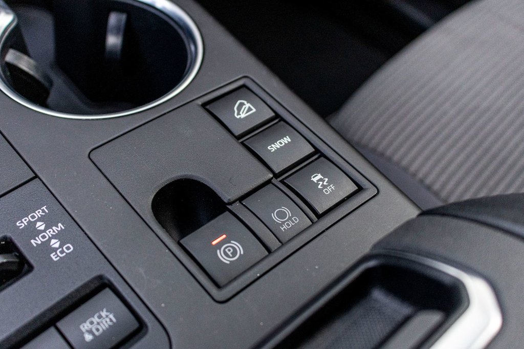 2023 Toyota Highlander LE AWD **8 PASSAGERS+SIÈGES CHAUFFANTS+MAG+CAMÉRA* in Charlemagne, Quebec - 17 - w1024h768px