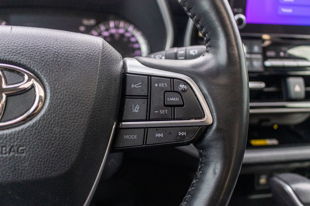 Toyota Highlander XLE AWD **JAMAIS ACCIDENTÉ+CUIR+TOIT+8 PASSAGERS** 2023 à Charlemagne, Québec - 12 - w1024h768px