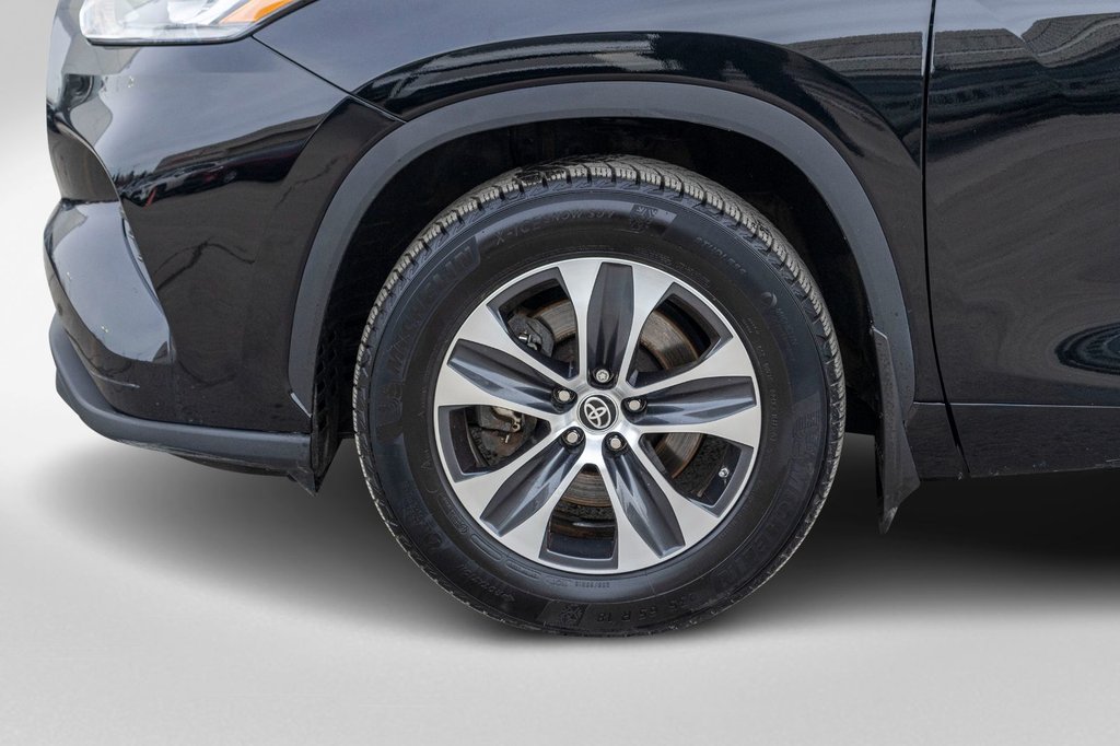 Toyota Highlander XLE AWD **JAMAIS ACCIDENTÉ+CUIR+TOIT+8 PASSAGERS** 2023 à Charlemagne, Québec - 40 - w1024h768px